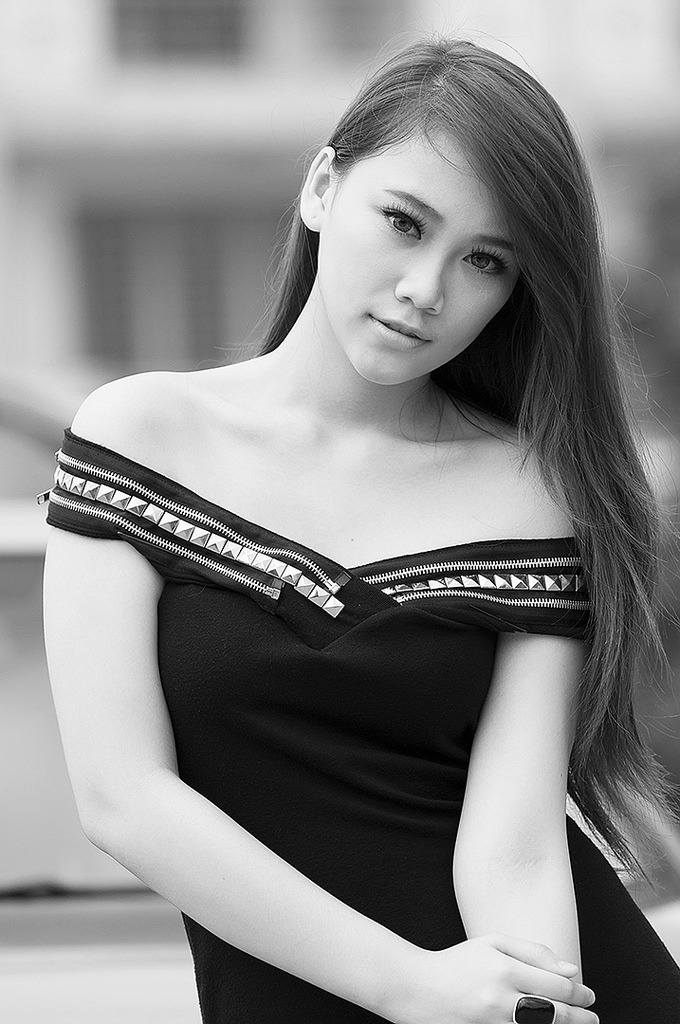 少妇第一次挑战黑人4p